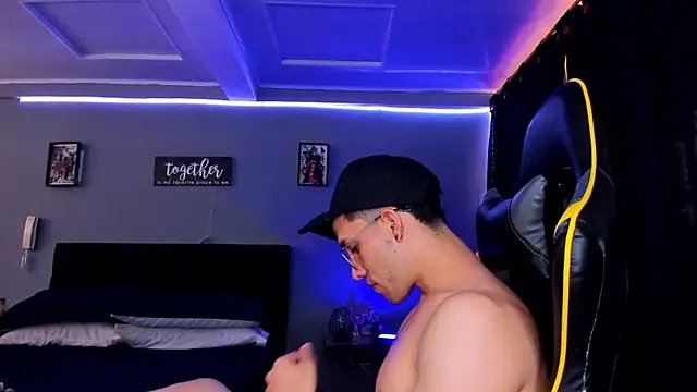 alexgiraldo   online show from September 19, 2025, 2:40 pm