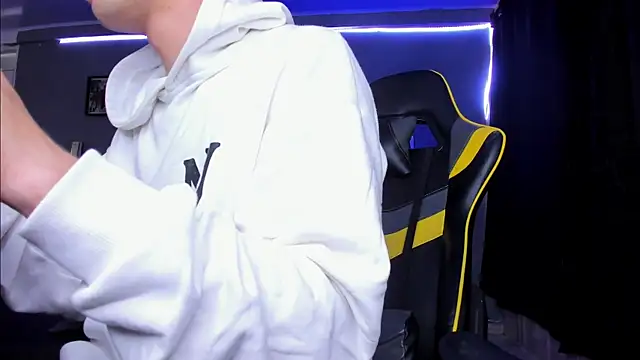 alexgiraldo   online show from November 4, 2025, 12:37 pm