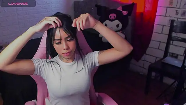 Snapshot of babee_04 chatting on November 6, 2025, 8:10 pm babee 04 online show from November 6, 2025, 8:10 pm