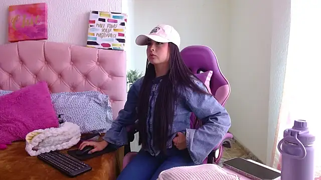 Emma-Flowers online show from September 27, 2025, 6:57 pm