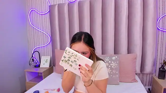 SamanthaPeachss online show from November 8, 2025, 11:54 am