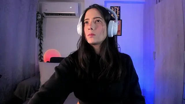 mishelkrave  online show from February 9, 2026, 11:42 pm