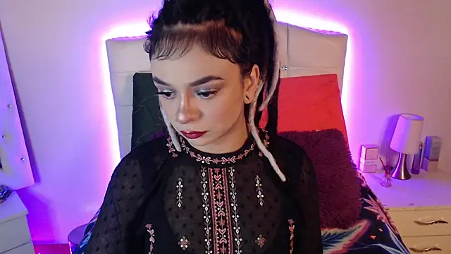 elapetitie online show from November 10, 2025, 6:56 am