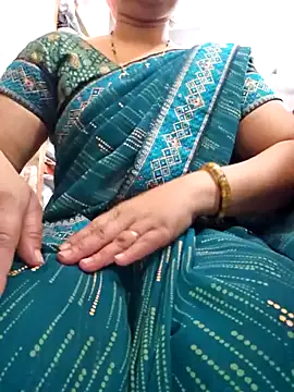 Snapshot of indianhotwife639 chatting on April 22, 2026, 5:32 am indianhotwife639 online show from April 22, 2026, 5:32 am