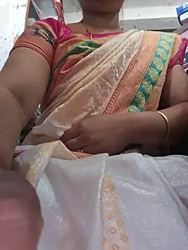 Snapshot of indianhotwife639 chatting on May 11, 2026, 7:14 am indianhotwife639 online show from May 11, 2026, 7:14 am