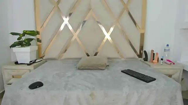 arielasm online show from February 18, 2026, 12:45 pm