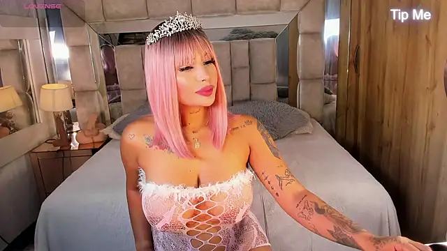 Snapshot of MaddyGray_ chatting on October 18, 2025, 6:19 pm MaddyGray  online show from October 18, 2025, 6:19 pm