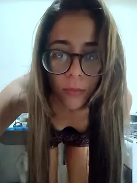 Snapshot of vivizinha27 chatting on May 12, 2026, 9:45 pm vivizinha27 online show from May 12, 2026, 9:45 pm