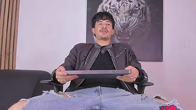 Snapshot of DimitriDeluxe chatting on September 26, 2025, 9:41 pm DimitriDeluxe online show from September 26, 2025, 9:41 pm