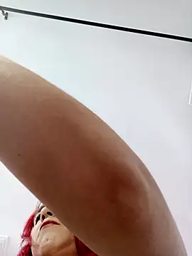 kim7  online show from September 16, 2025, 3:02 pm