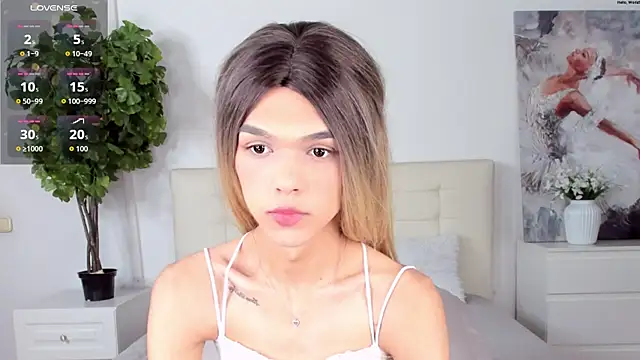 MadonnaRossi online show from April 9, 2026, 2:00 pm