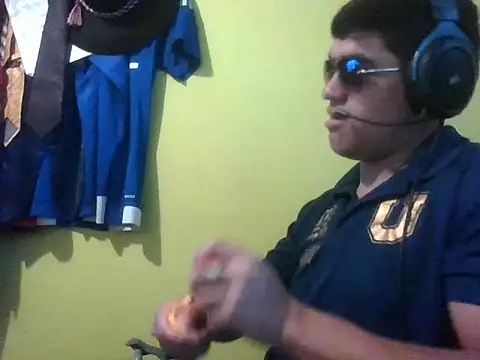 juanfritaa21 online show from September 28, 2025, 9:42 pm