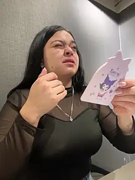 Emily Rivers  online show from November 18, 2025, 1:04 pm