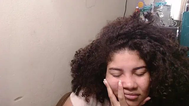 madelene online show from June 5, 2026, 3:02 am