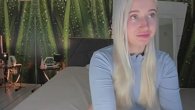 HollyTailors online show from March 4, 2026, 6:30 am