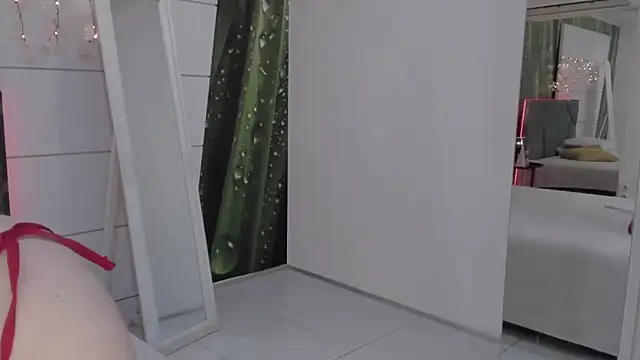 HollyTailors online show from April 2, 2026, 5:38 am