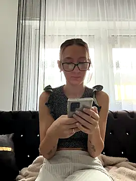 Emilia Mausi online show from October 12, 2025, 9:08 am