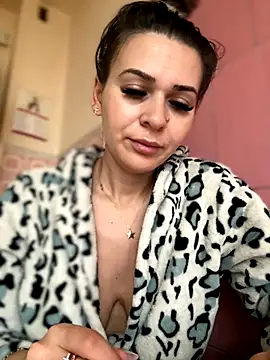 iSelena online show from November 14, 2025, 6:56 am