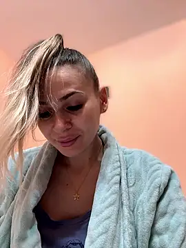 iSelena online show from January 14, 2026, 9:48 am