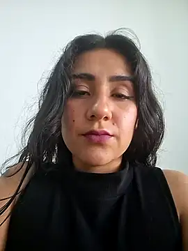 CAROLINE  07 online show from November 19, 2025, 1:33 pm