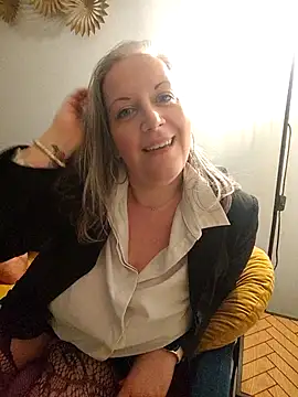 Feelineducentre online show from February 7, 2026, 6:11 pm