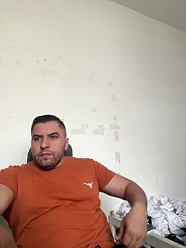 raulgzz4 online show from April 4, 2026, 7:22 pm