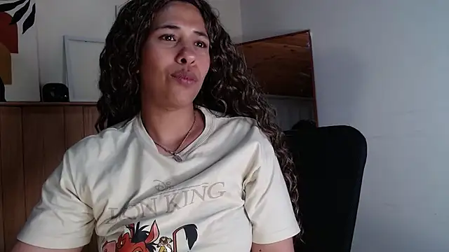 IVONNE COLLINS33 online show from October 23, 2025, 3:50 am