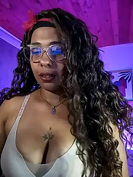 IVONNE COLLINS33 online show from March 2, 2026, 11:44 pm