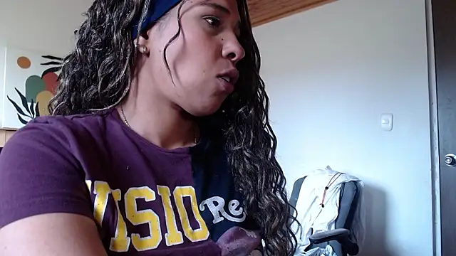 IVONNE COLLINS33 online show from March 9, 2026, 2:54 pm