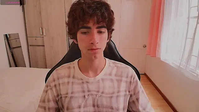 Nude Boy18 online show from September 17, 2025, 8:21 pm