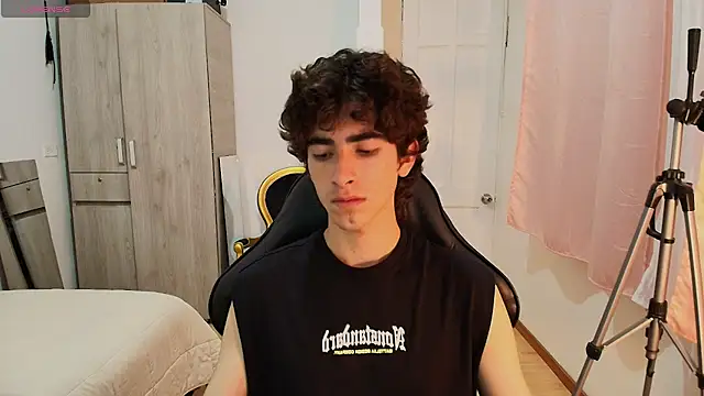 Nude Boy18 online show from September 21, 2025, 1:51 am