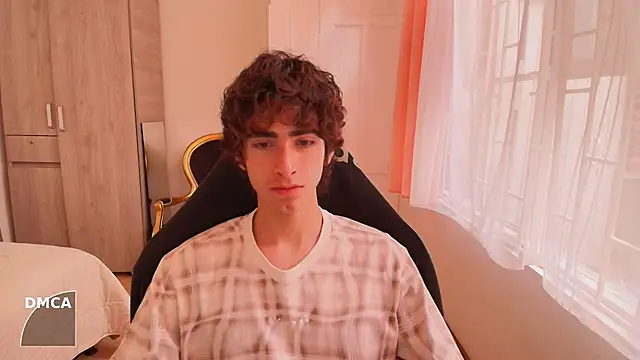 Nude Boy18 online show from September 28, 2025, 9:42 pm