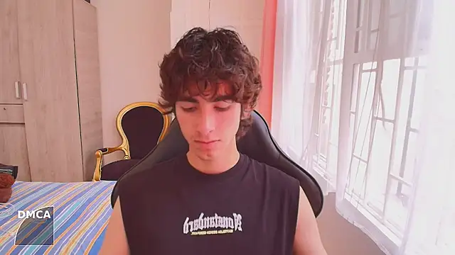 Nude Boy18 online show from October 2, 2025, 4:03 pm