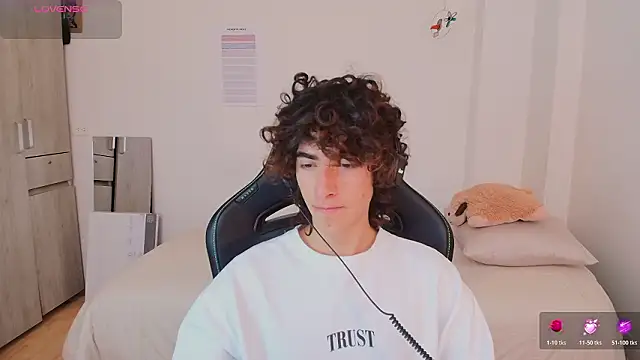 Nude Boy18 online show from February 17, 2026, 4:57 pm