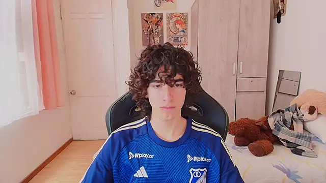 Nude Boy18 online show from March 19, 2026, 7:18 pm