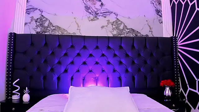 CarlySommers online show from April 4, 2026, 6:44 am