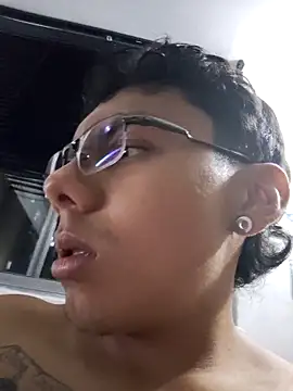 Snapshot of snopgz chatting on January 17, 2026, 2:05 am snopgz online show from January 17, 2026, 2:05 am