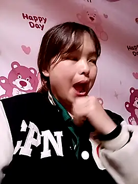 XoiXoi232 online show from November 4, 2025, 1:43 pm