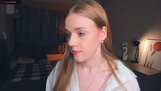 OdellaFrake online show from September 18, 2025, 7:16 pm