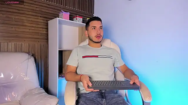 Axel grey  online show from October 1, 2025, 12:22 pm