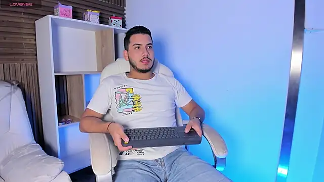 Axel grey  online show from October 7, 2025, 12:13 pm