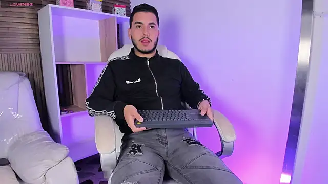 Axel grey  online show from October 10, 2025, 12:15 pm