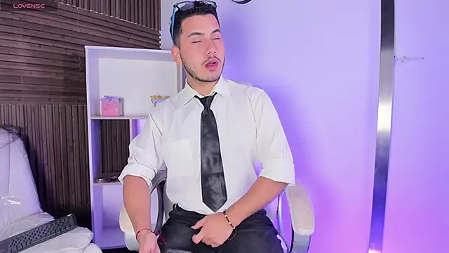 Axel grey  online show from October 31, 2025, 12:39 pm