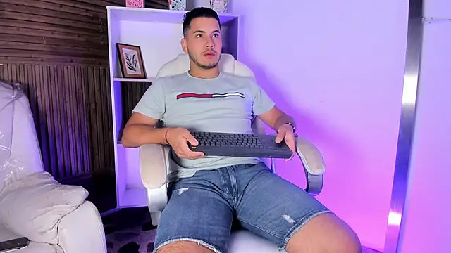 Axel grey  online show from November 30, 2025, 1:04 pm