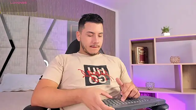 Axel grey  online show from February 28, 2026, 12:28 pm