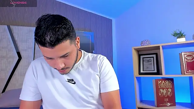 Axel grey  online show from April 16, 2026, 12:50 pm