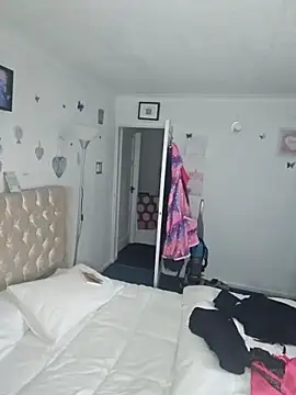 Angeldelightt online show from December 4, 2025, 3:32 pm