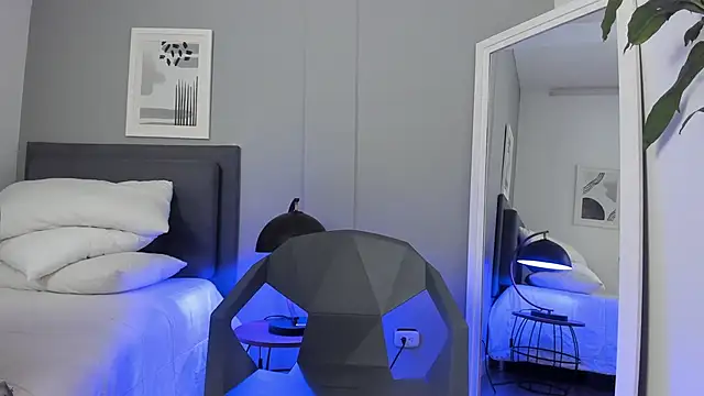 Tylerffoxx online show from September 8, 2025, 8:52 pm