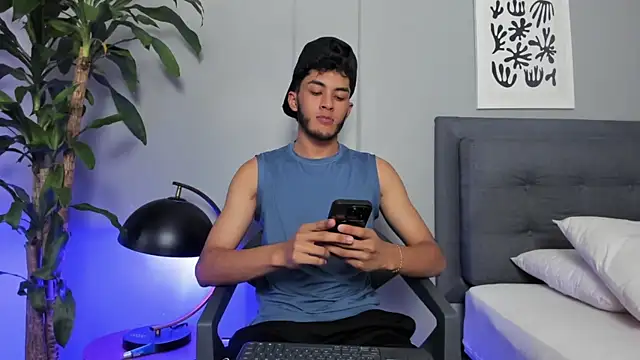 Tylerffoxx online show from April 14, 2026, 8:48 pm