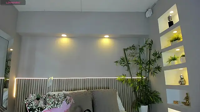 CarolineLee  online show from November 13, 2025, 10:41 pm